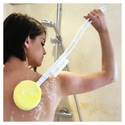 Brosse lave-pied et dos à long manche