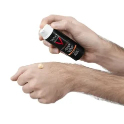 Vichy Homme Hydra Mag C+ soin hydratant anti-fatigue